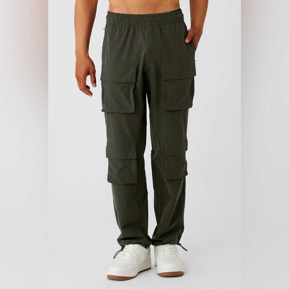 Alo Yoga Mens M Cargo Venture Pant Stealth Green Athleisure Gym Workout Pockets